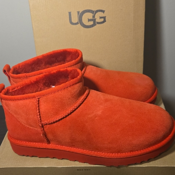 UGG Shoes - UGG Womens Classic Mini Boot in Red Size 10-NEW